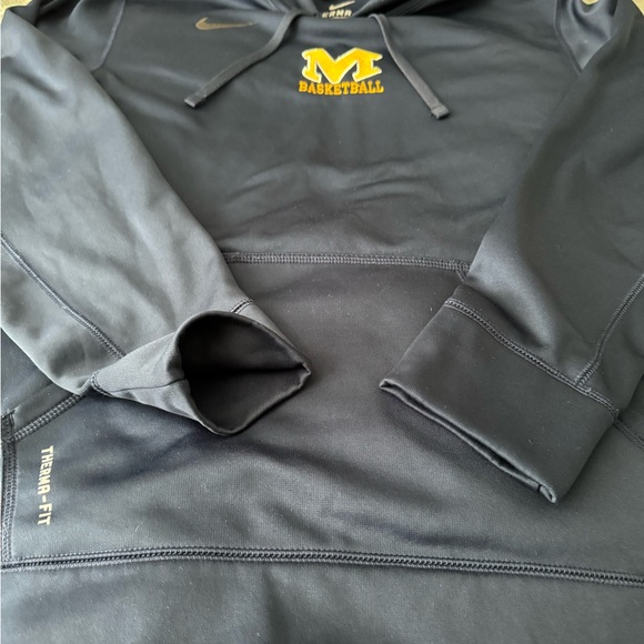 MICHIGAN BASKETBALL NIKE THERMA-FIT HOODIE - Picture 12 of 16